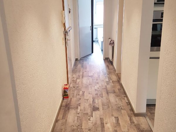 Klick-PVC im Flur (nachher) – Malerfachbetrieb Bonk, Bochum